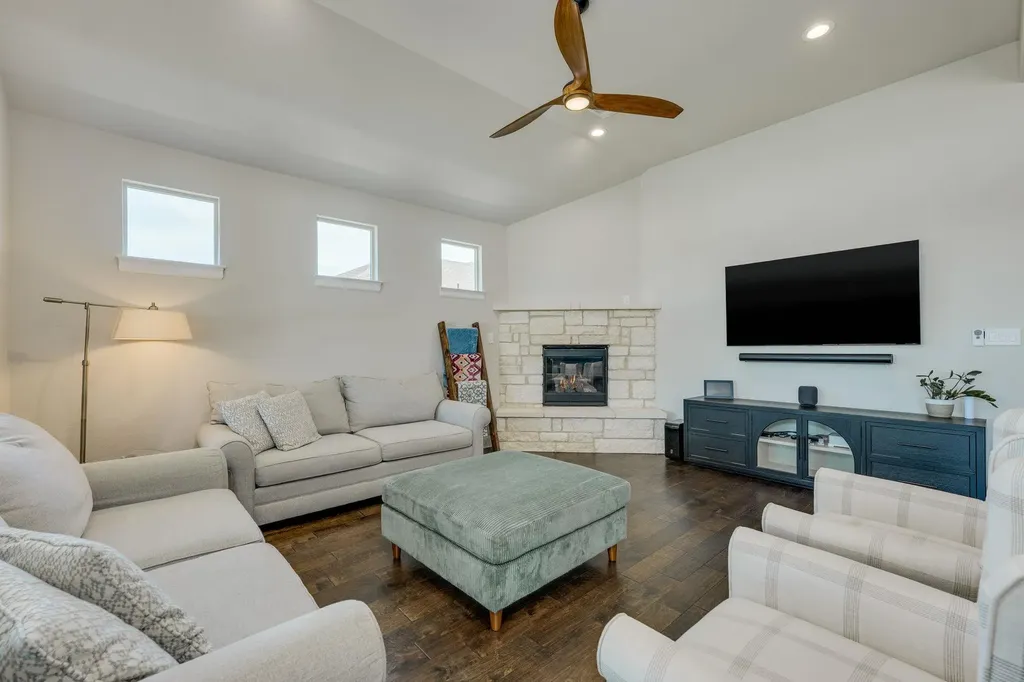 3300 Venezia View Leander TX 78641