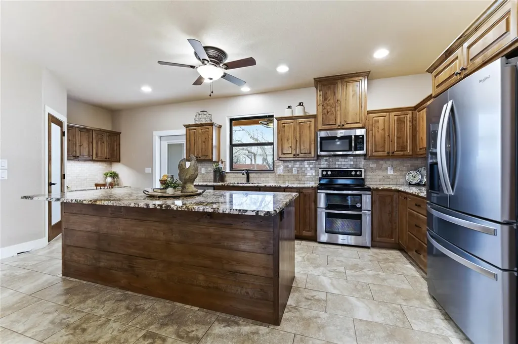 203 Champions (TWO Homes) Boulevard La Vernia TX 78121