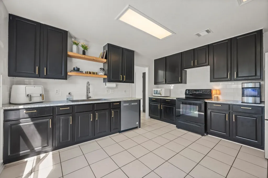 1606 Candlelight Drive Leander TX 78641