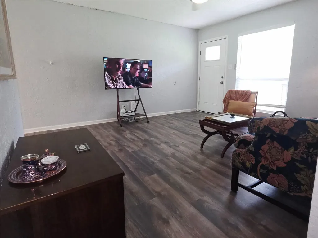 4407 Dovewood Drive Austin TX 78744