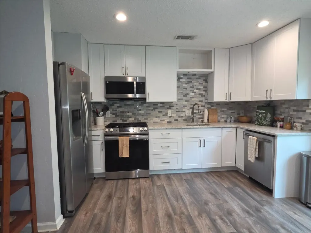 4407 Dovewood Drive Austin TX 78744