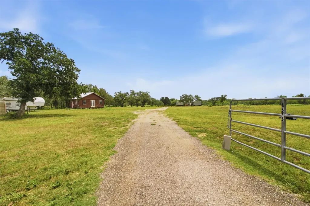 4575 Mineral Springs Road Lockhart TX 78644