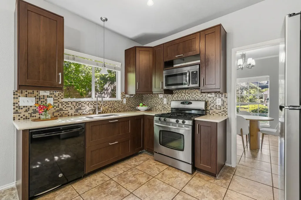 2402 Sparrow Drive Round Rock TX 78681