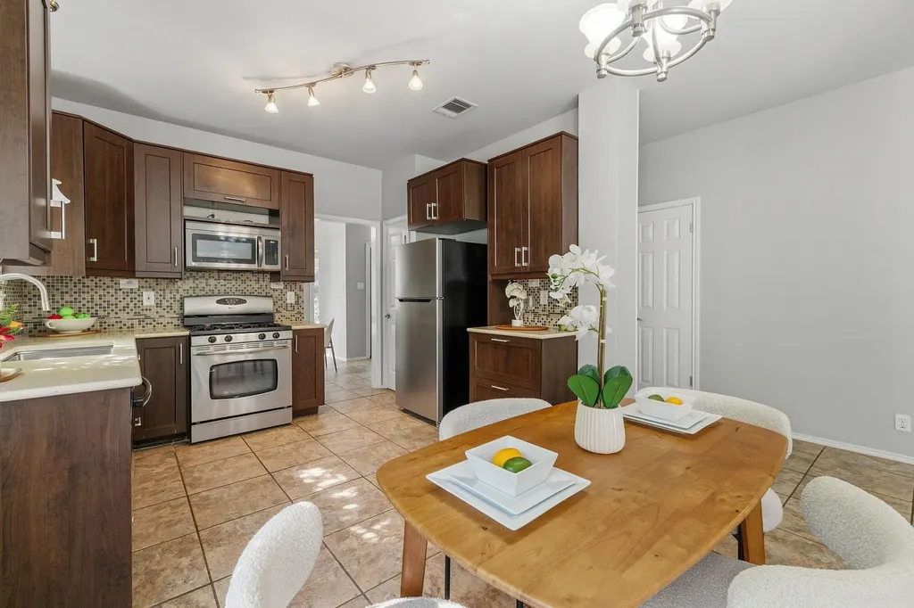 2402 Sparrow Drive Round Rock TX 78681