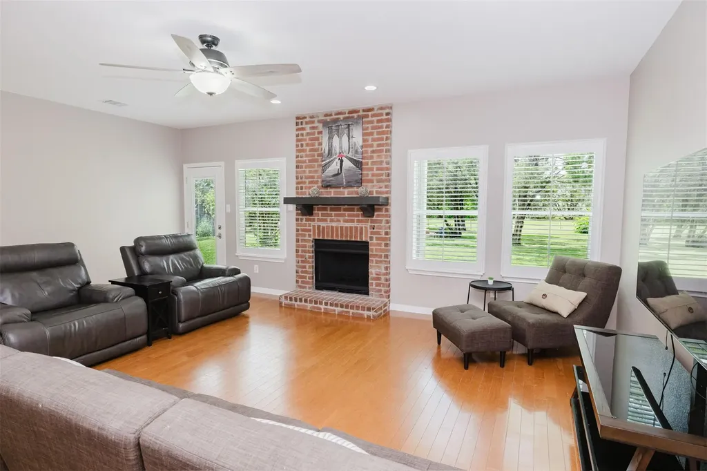 121 Lakewood Trail Leander TX 78641