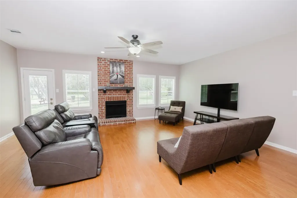 121 Lakewood Trail Leander TX 78641