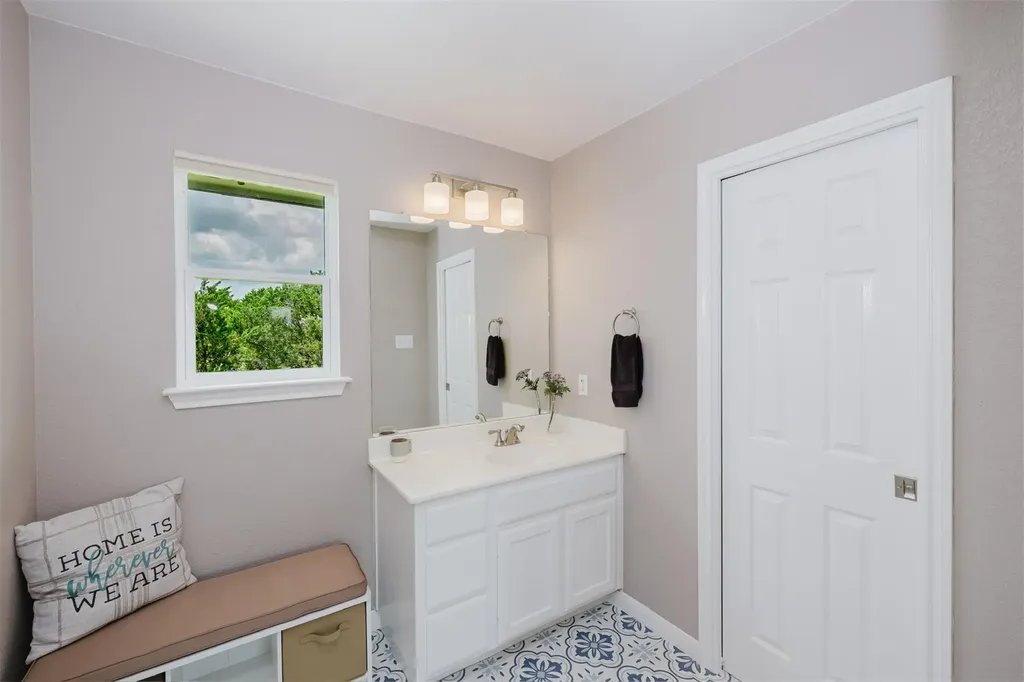 121 Lakewood Trail Leander TX 78641