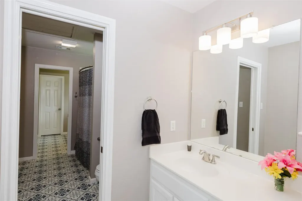 121 Lakewood Trail Leander TX 78641