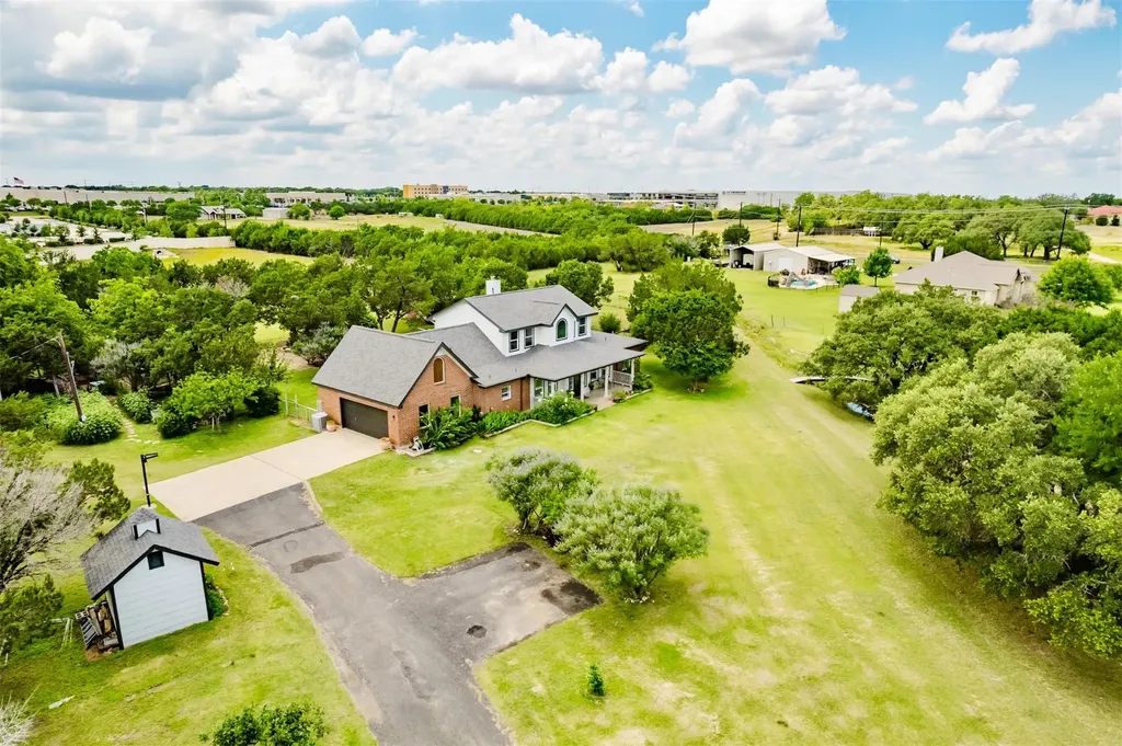 121 Lakewood Trail Leander TX 78641