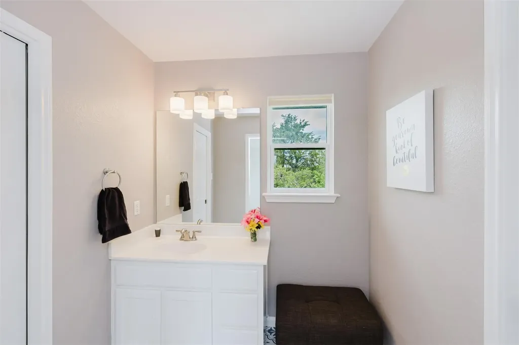 121 Lakewood Trail Leander TX 78641