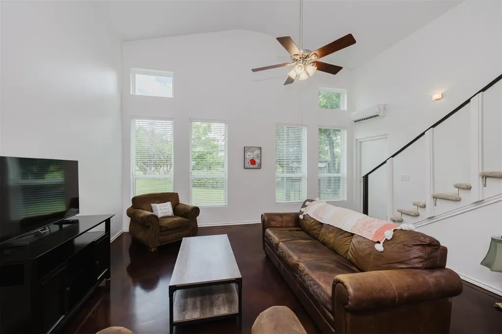 121 Lakewood Trail Leander TX 78641