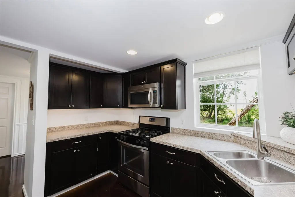 121 Lakewood Trail Leander TX 78641