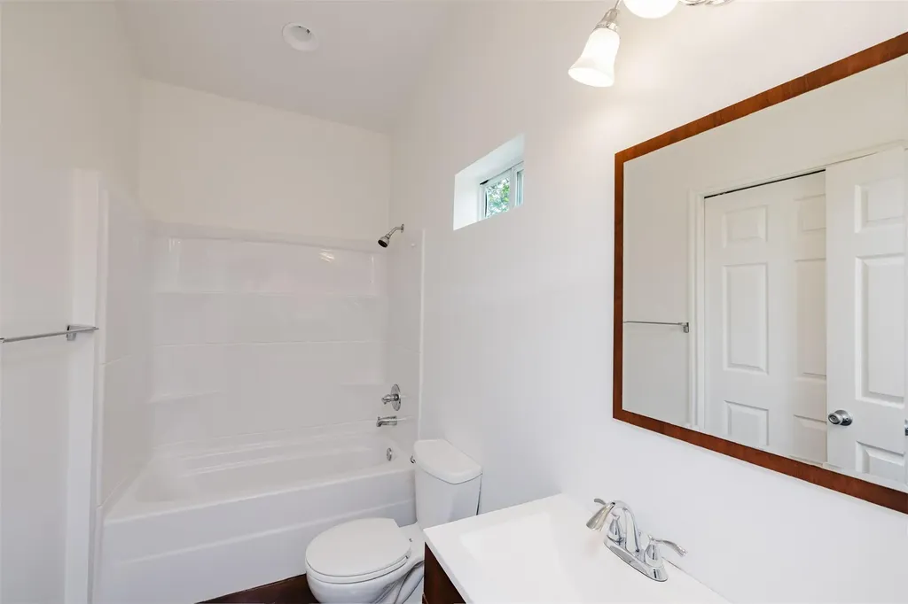 121 Lakewood Trail Leander TX 78641