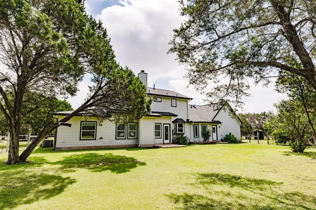 121 Lakewood Trail Leander TX 78641