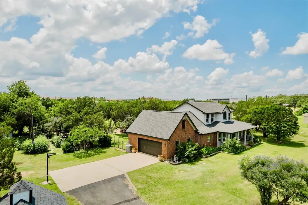 121 Lakewood Trail Leander TX 78641
