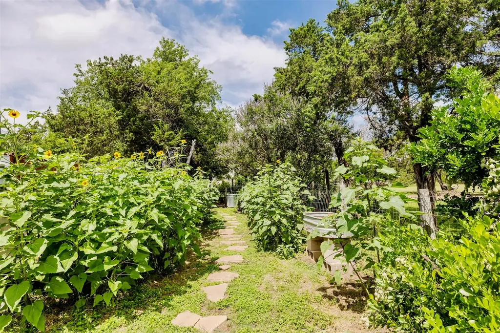 121 Lakewood Trail Leander TX 78641