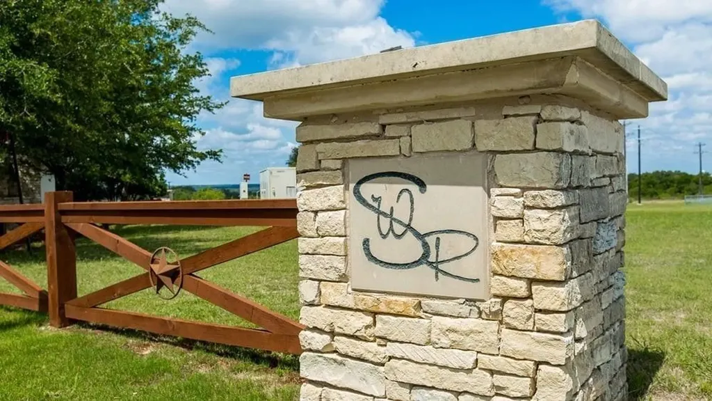 709 Long Run Liberty Hill TX 78642