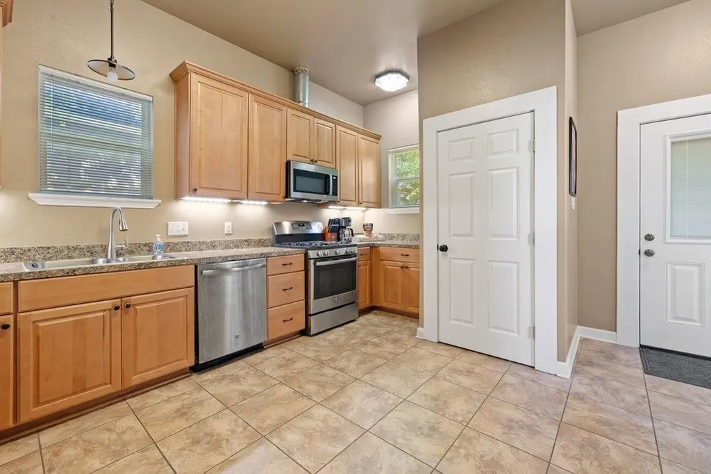 314 And 312 W 3rd Street Taylor TX 76574