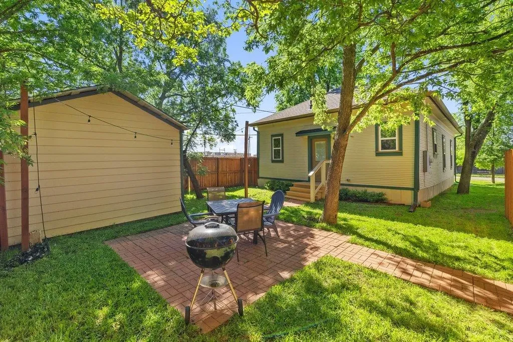 314 And 312 W 3rd Street Taylor TX 76574