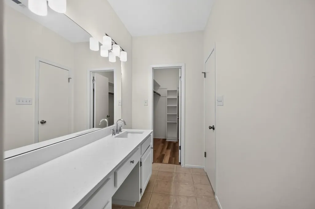 5701 Scout Bluff Austin TX 78731
