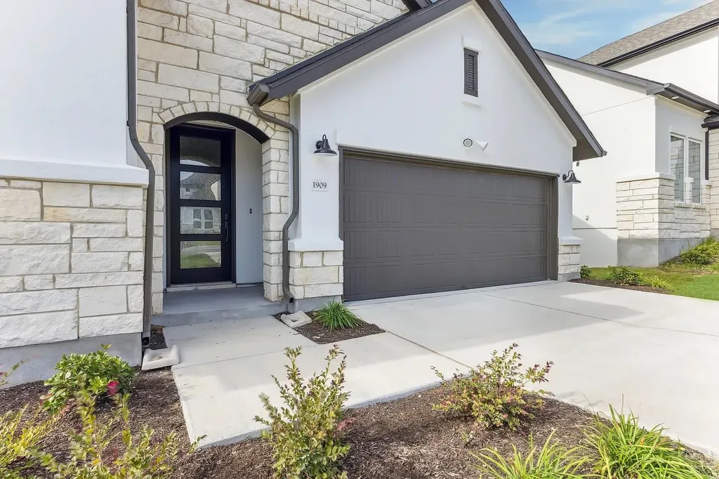 1909 Varese Path Leander TX 78641