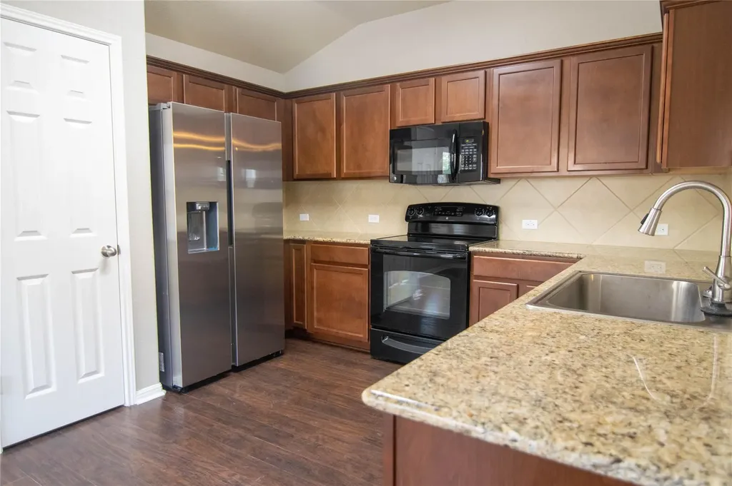 504 Comal Run Hutto TX 78634