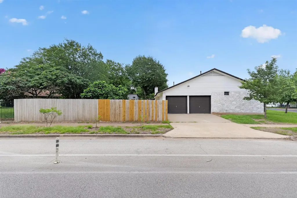 4600 Cedargrove Drive Austin TX 78744
