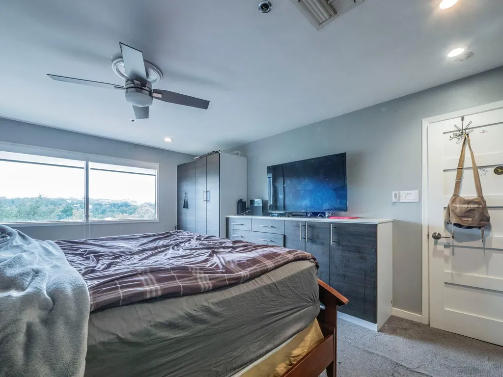 40 N Interstate 35 Highway Austin TX 78701