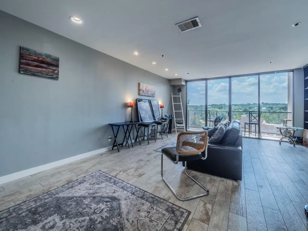 40 N Interstate 35 Highway Austin TX 78701