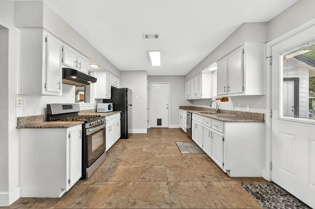 12212 Mustang Drive Buda TX 78610