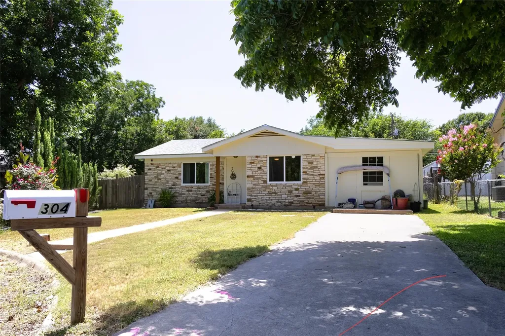304 Mildred Street Burnet TX 78611