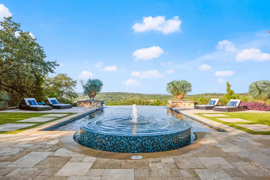 1832 Windy Walk Cove Spicewood TX 78669