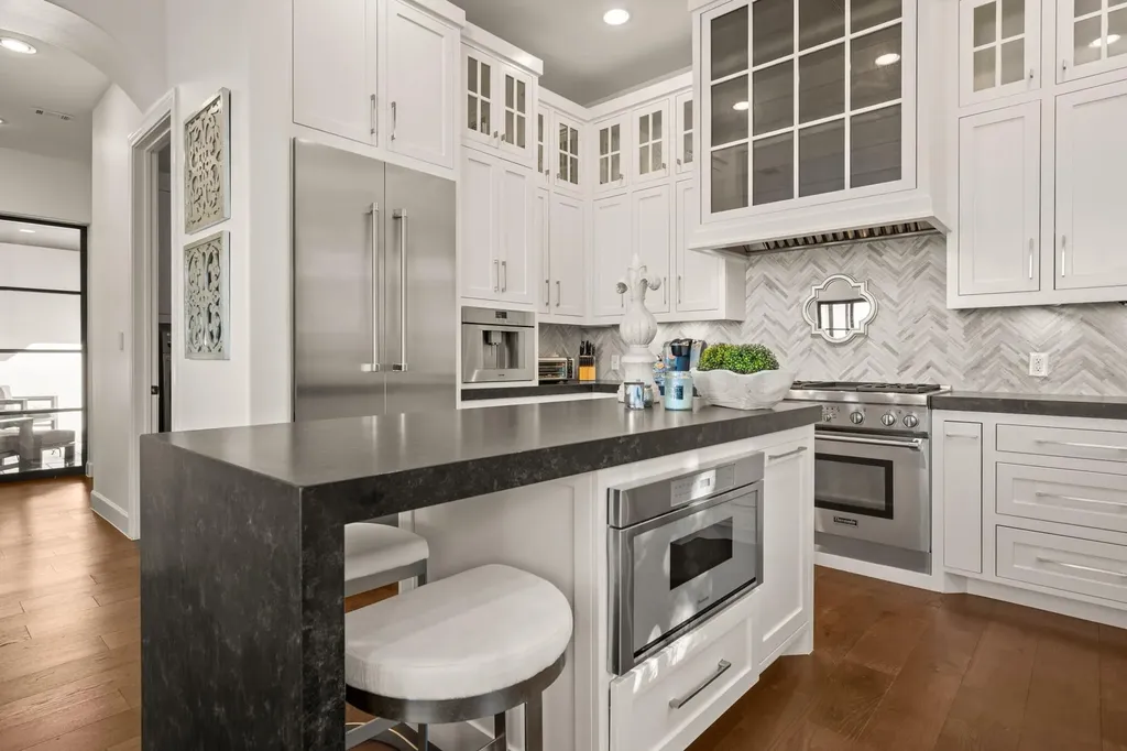 1832 Windy Walk Cove Spicewood TX 78669