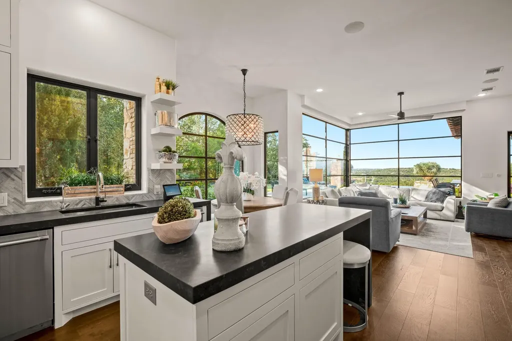 1832 Windy Walk Cove Spicewood TX 78669