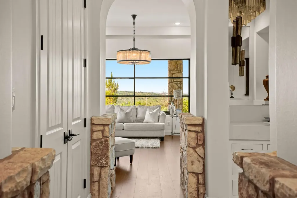 1832 Windy Walk Cove Spicewood TX 78669
