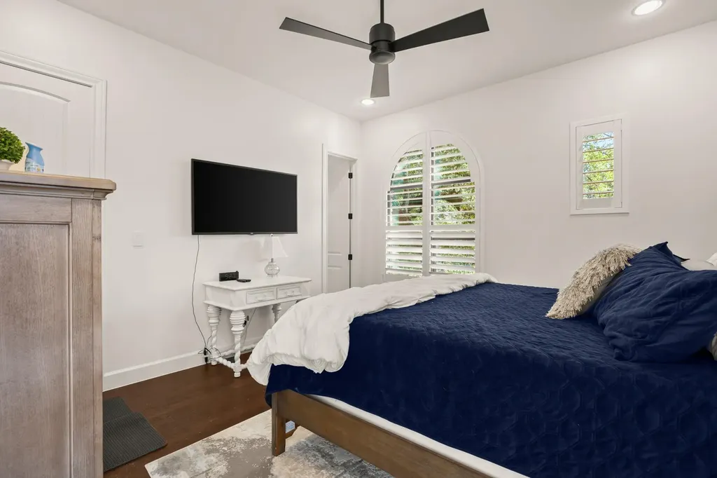 1832 Windy Walk Cove Spicewood TX 78669