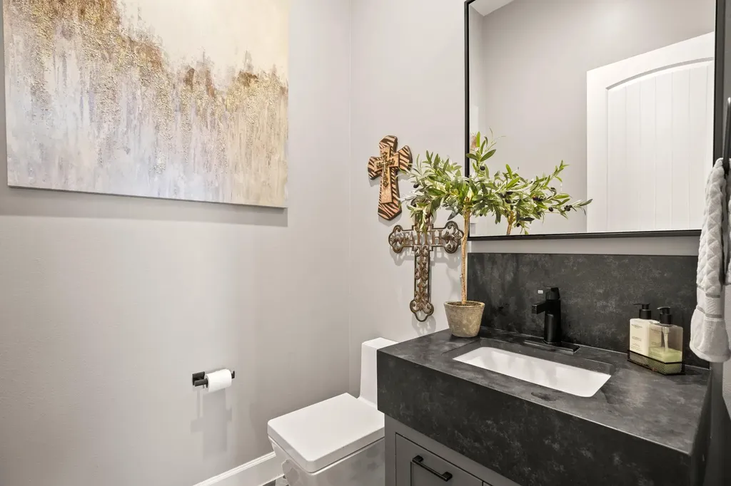 1832 Windy Walk Cove Spicewood TX 78669