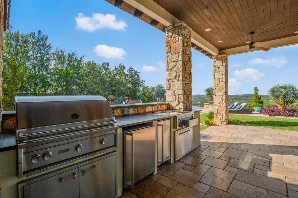 1832 Windy Walk Cove Spicewood TX 78669