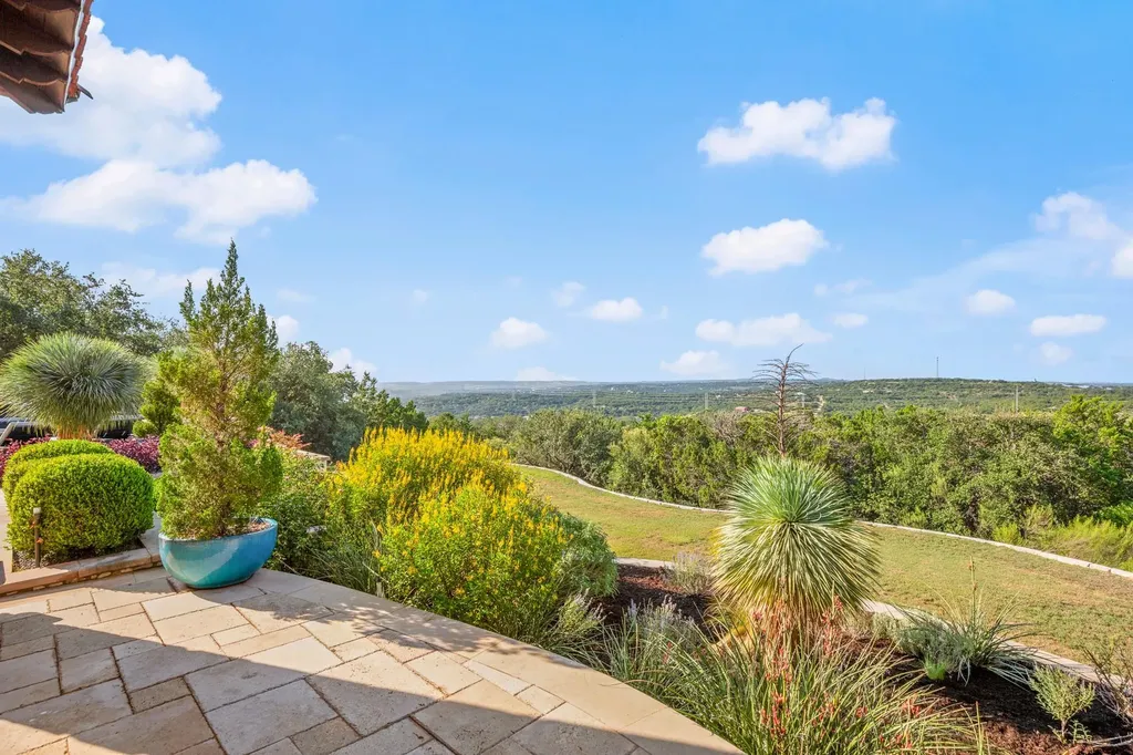 1832 Windy Walk Cove Spicewood TX 78669