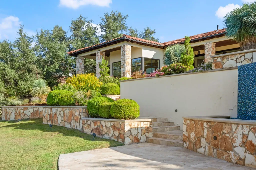 1832 Windy Walk Cove Spicewood TX 78669