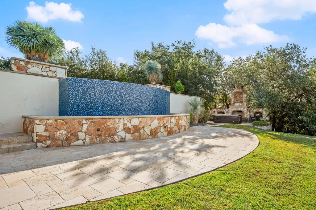 1832 Windy Walk Cove Spicewood TX 78669