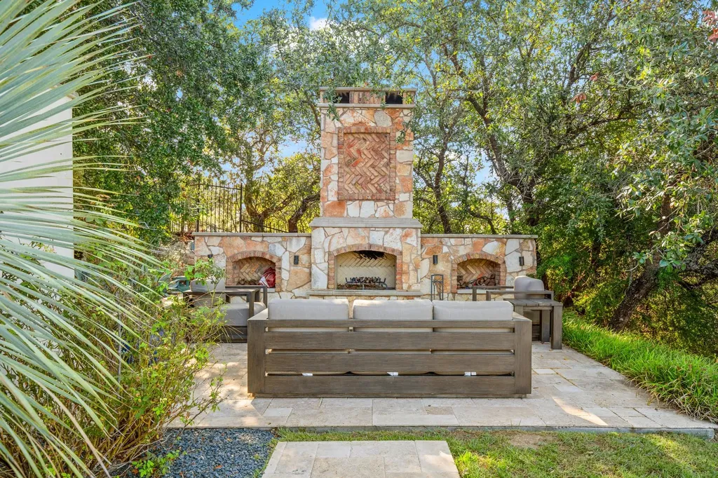 1832 Windy Walk Cove Spicewood TX 78669
