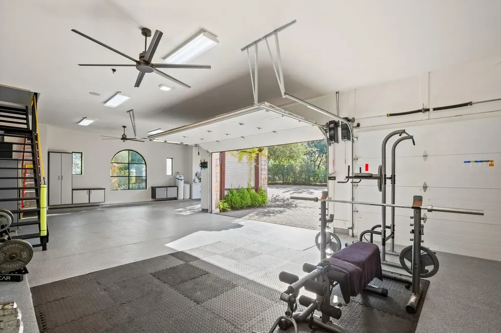 1832 Windy Walk Cove Spicewood TX 78669