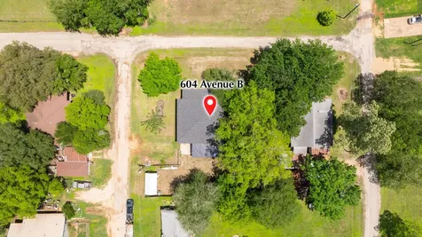 604 Avenue B Lexington TX 78947