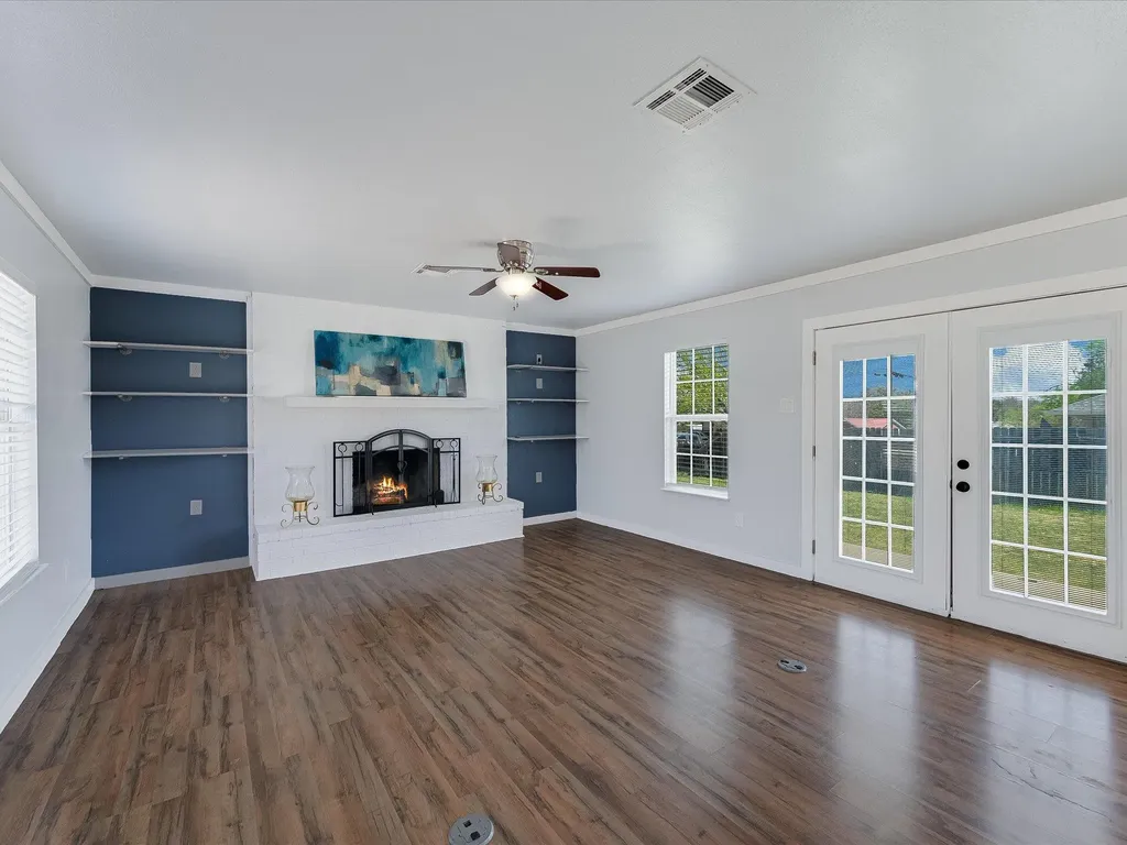 155 Travis Lane Spicewood TX 78669