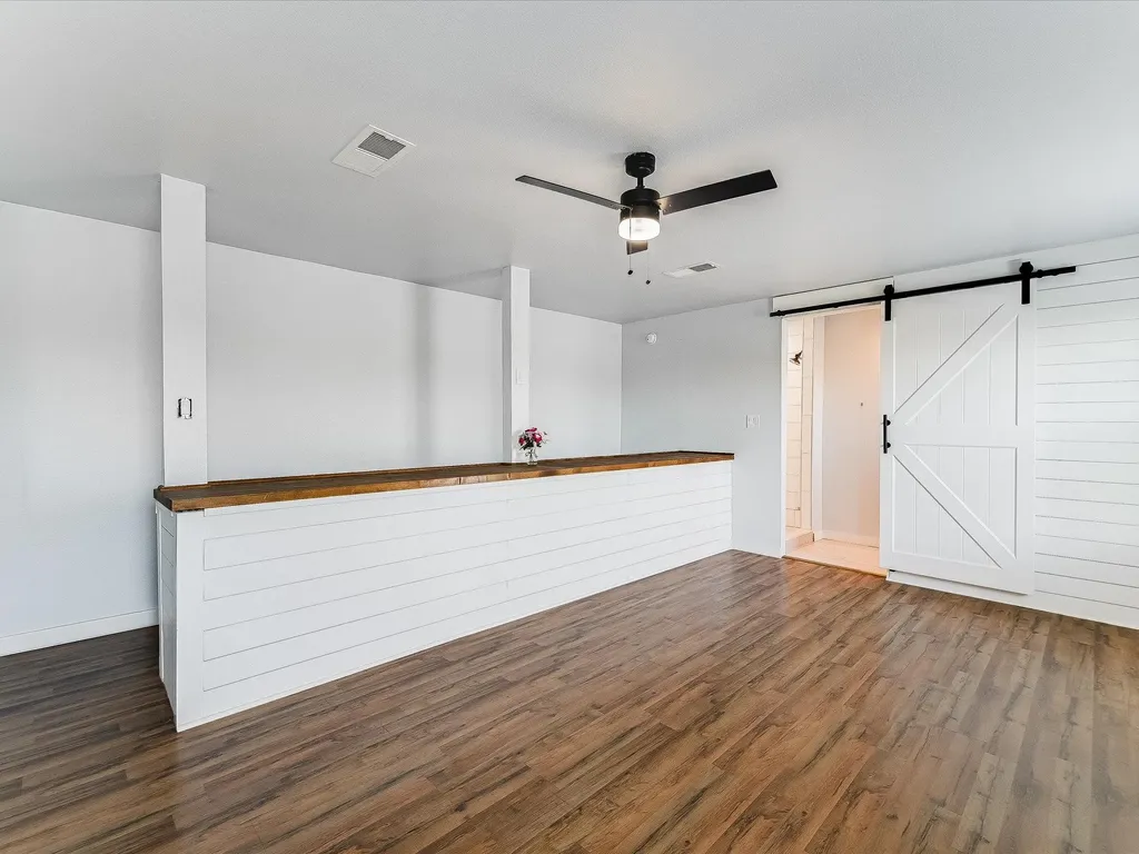 155 Travis Lane Spicewood TX 78669