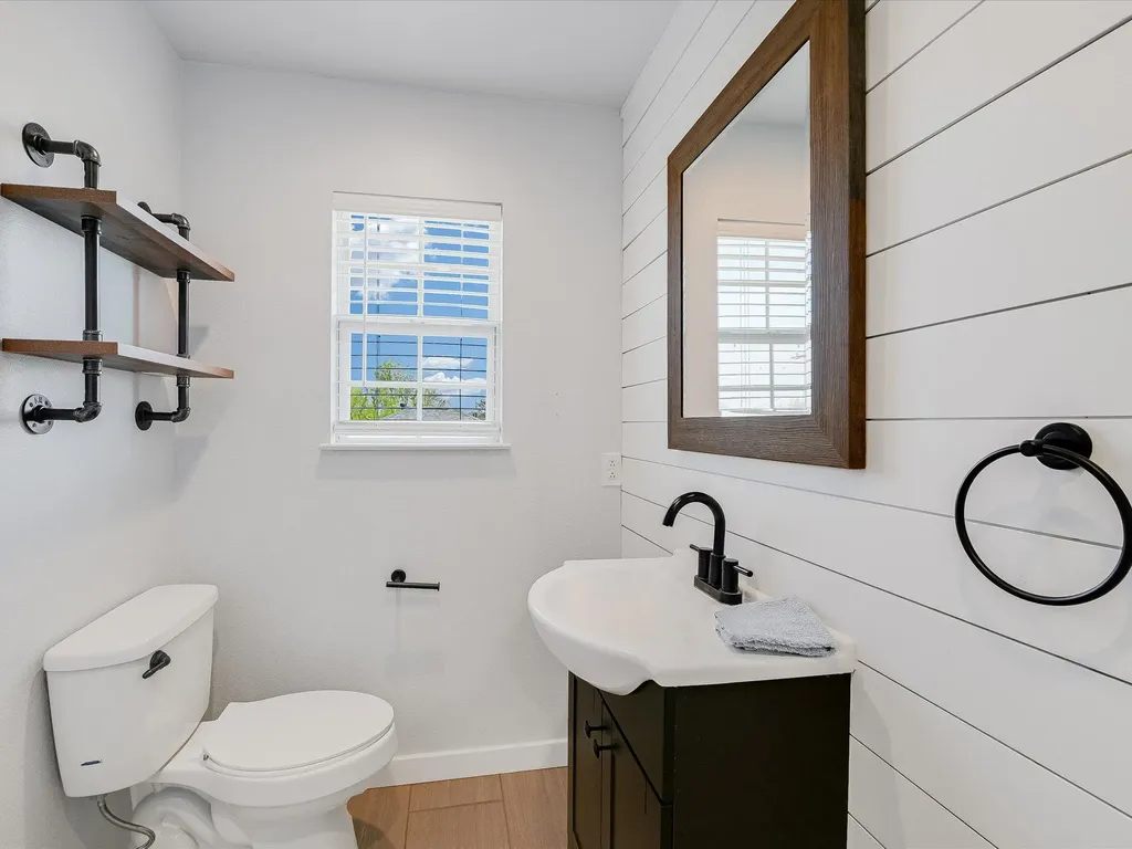 155 Travis Lane Spicewood TX 78669