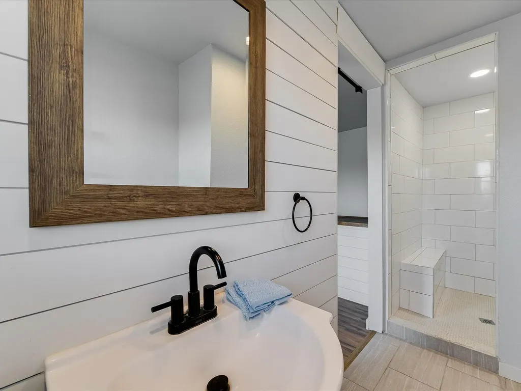 155 Travis Lane Spicewood TX 78669