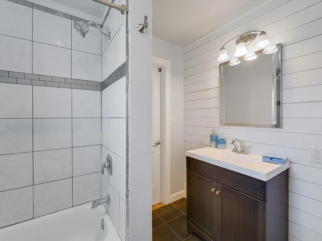 155 Travis Lane Spicewood TX 78669