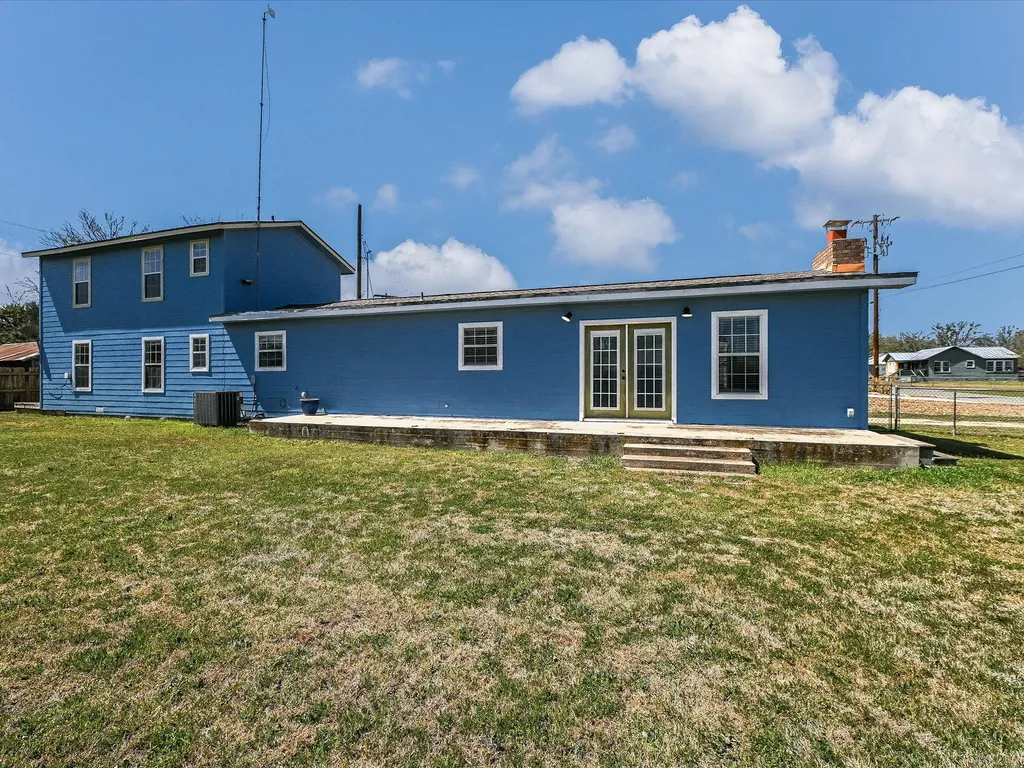 155 Travis Lane Spicewood TX 78669